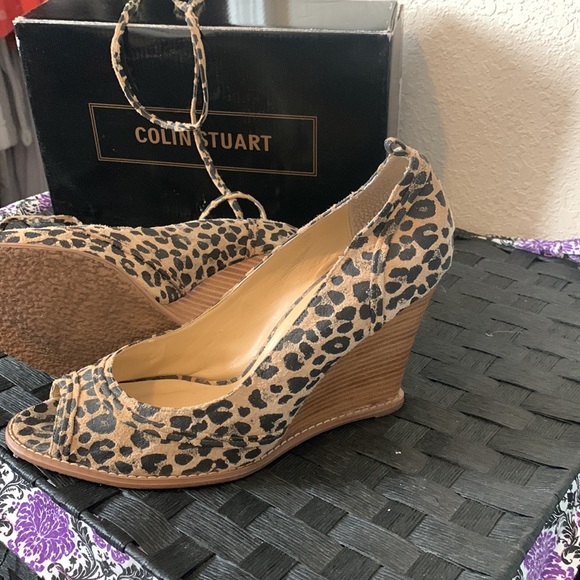 Colin Stuart leopard suede leather wooden wedge. With detachable straps. Size 10 - Picture 6 of 6